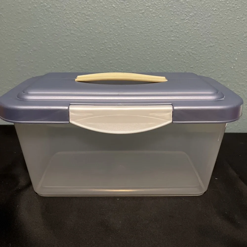 Vtg- Rubbermaid Clear / Blue Storage Container Carry Handle Locking Lid - USA